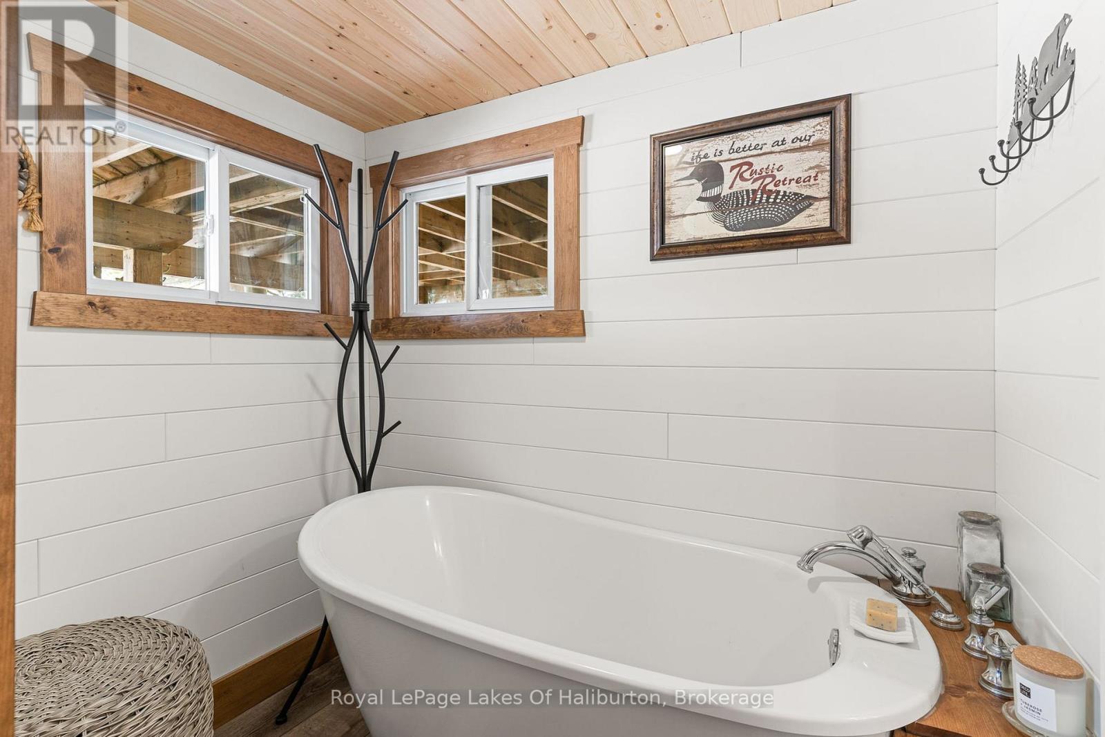 1085 Triple Creek Lane, Algonquin Highlands, Ontario  K0M 1S0 - Photo 36 - X12074277