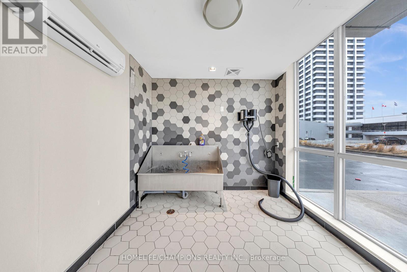 2303 - 2 Sonic Way, Toronto, Ontario  M3C 0P2 - Photo 23 - C12074261