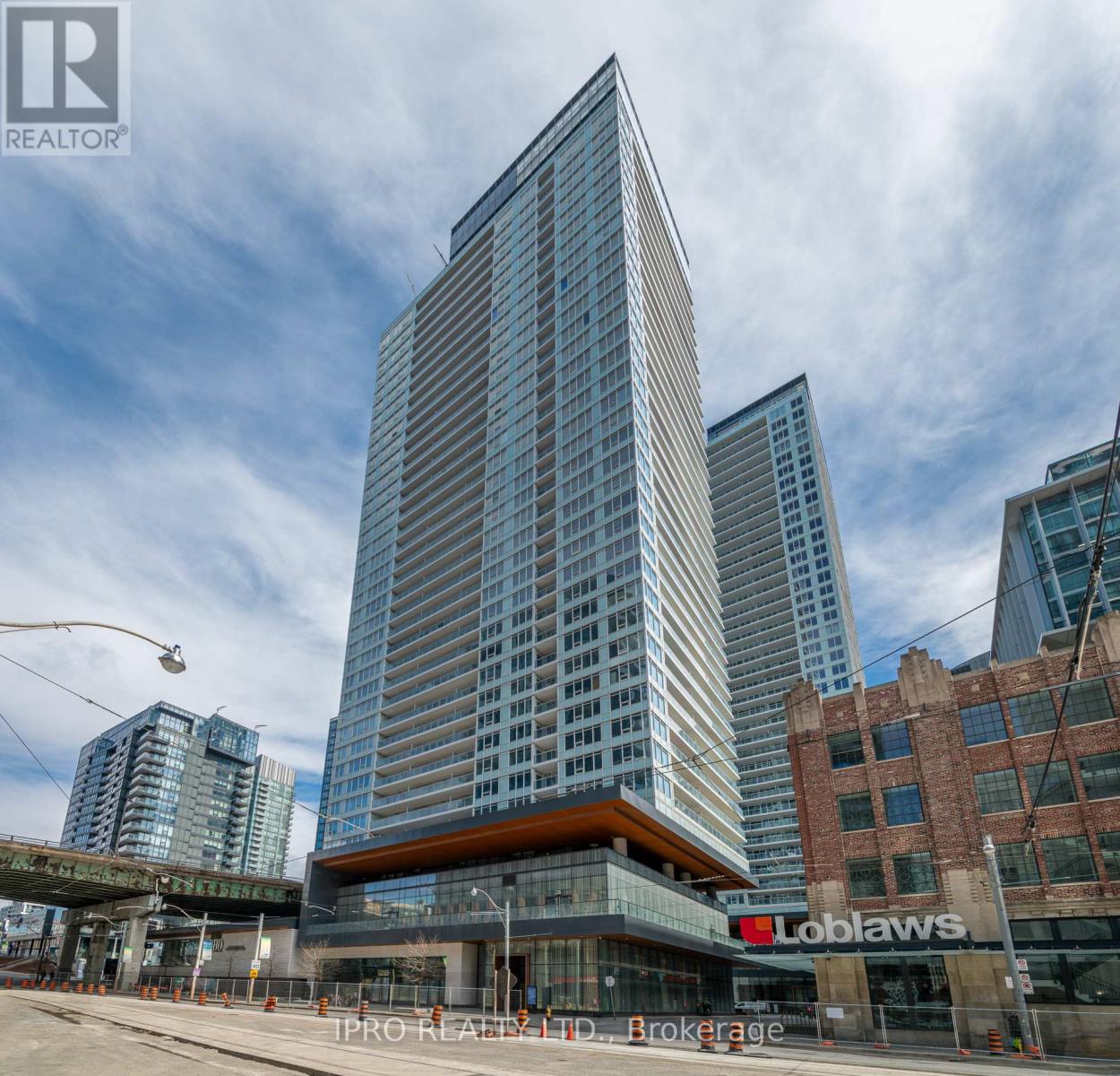 4206 - 19 Bathurst Street, Toronto (Waterfront Communities), Ontario  M5V 0M2 - Photo 2 - C12074346