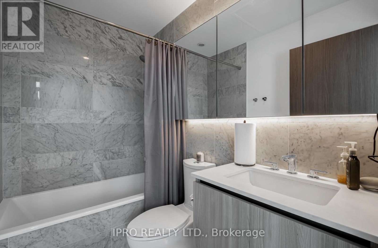 4206 - 19 Bathurst Street, Toronto (Waterfront Communities), Ontario  M5V 0M2 - Photo 24 - C12074346