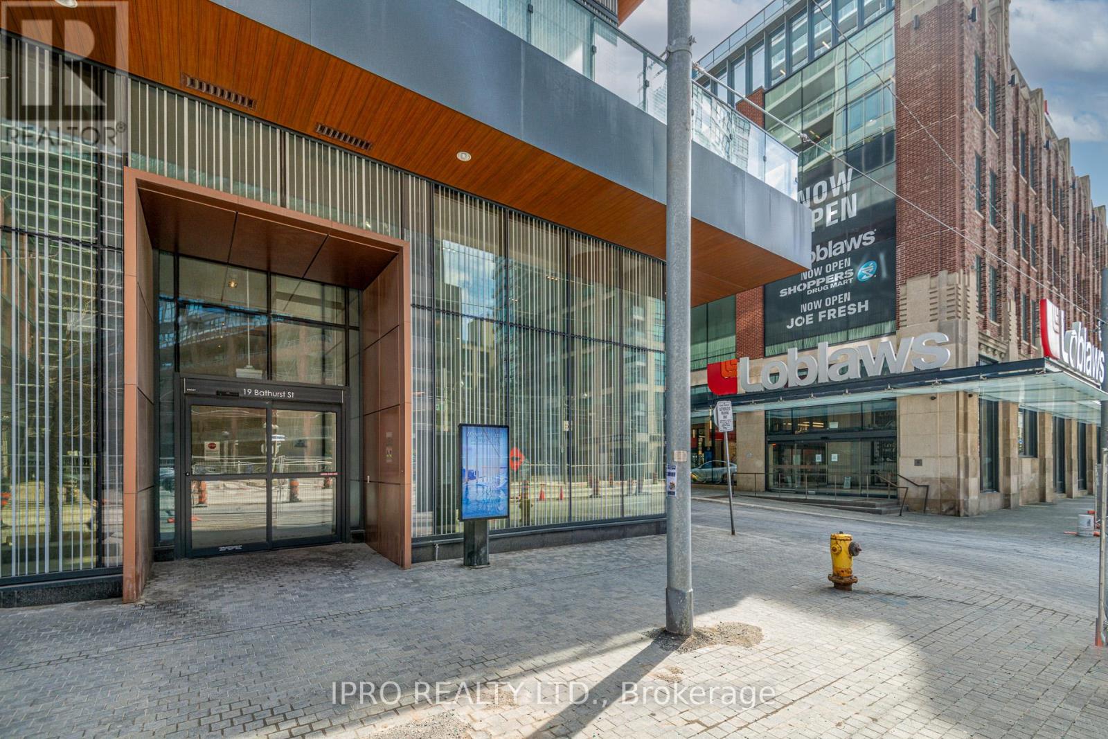 4206 - 19 Bathurst Street, Toronto (Waterfront Communities), Ontario  M5V 0M2 - Photo 3 - C12074346