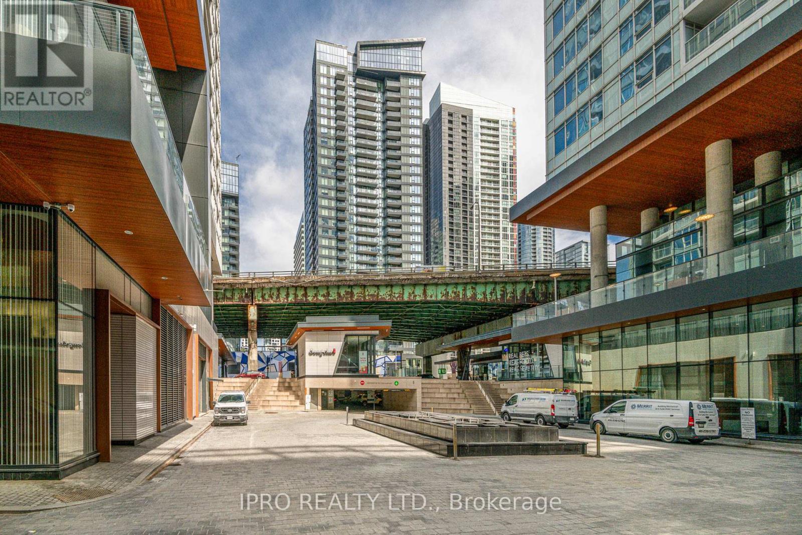 4206 - 19 Bathurst Street, Toronto (Waterfront Communities), Ontario  M5V 0M2 - Photo 4 - C12074346