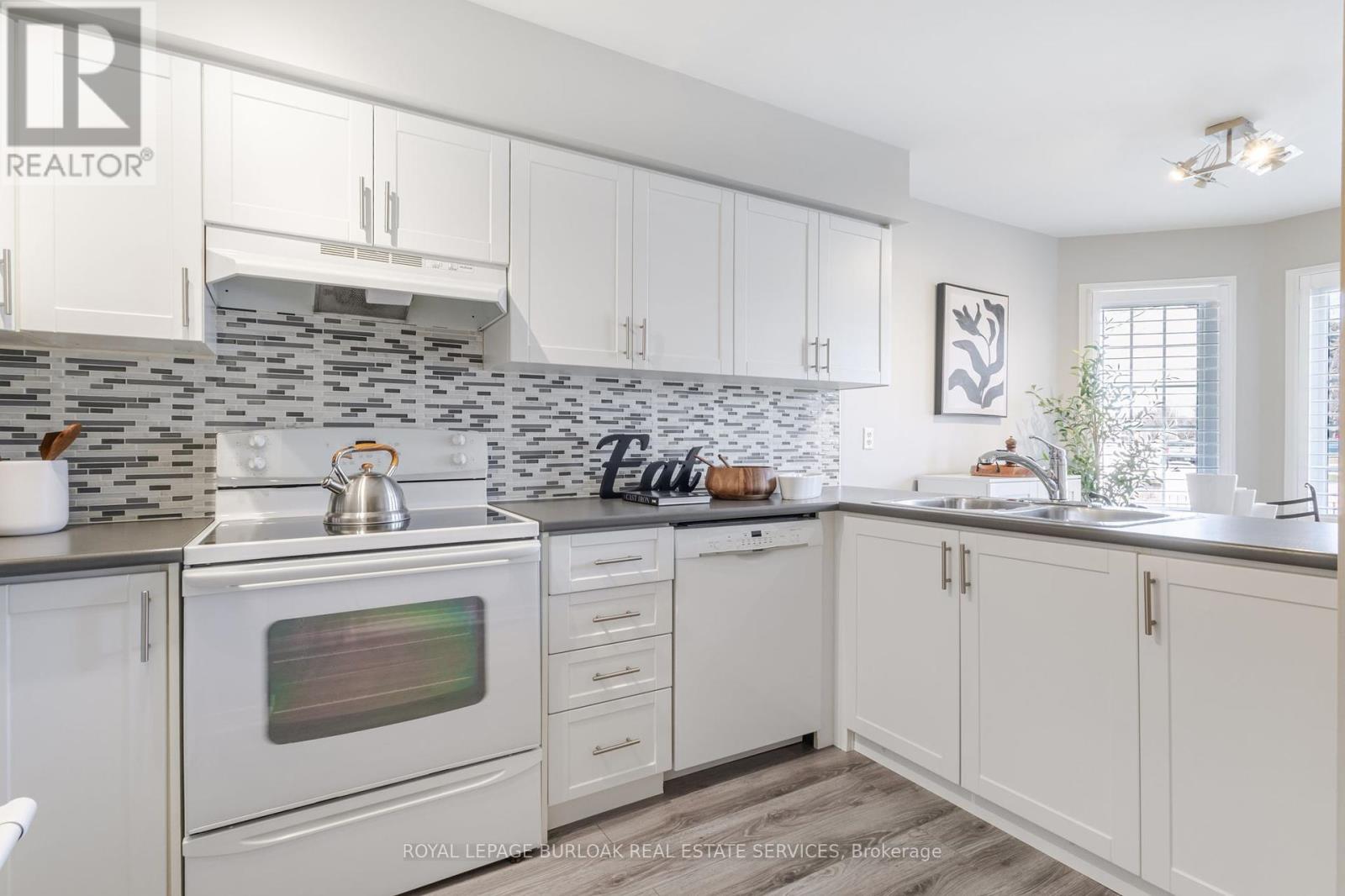 102 - 2110 Cleaver Avenue, Burlington (Headon), Ontario  L7M 3Z3 - Photo 10 - W12074271