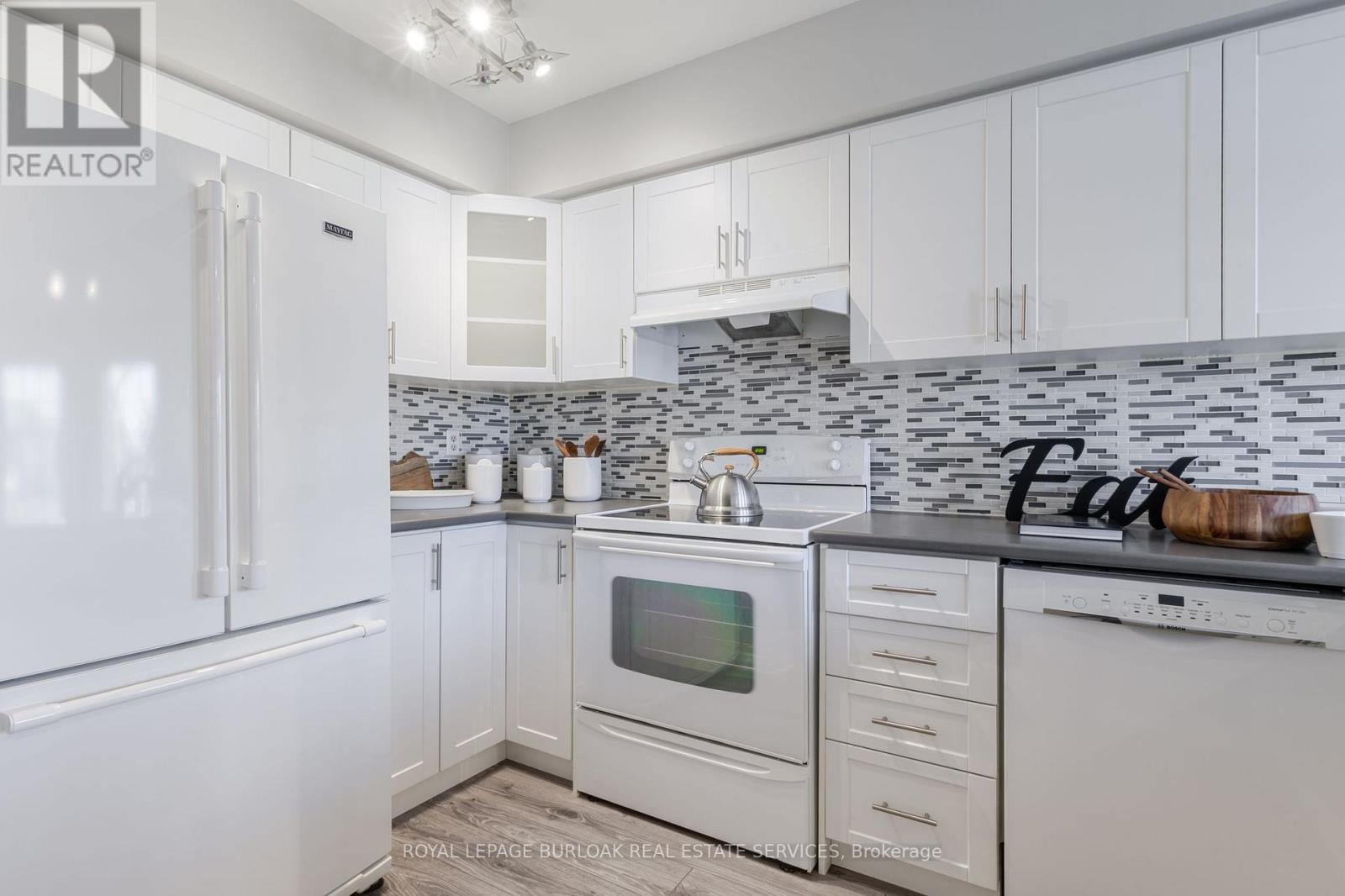 102 - 2110 Cleaver Avenue, Burlington (Headon), Ontario  L7M 3Z3 - Photo 11 - W12074271