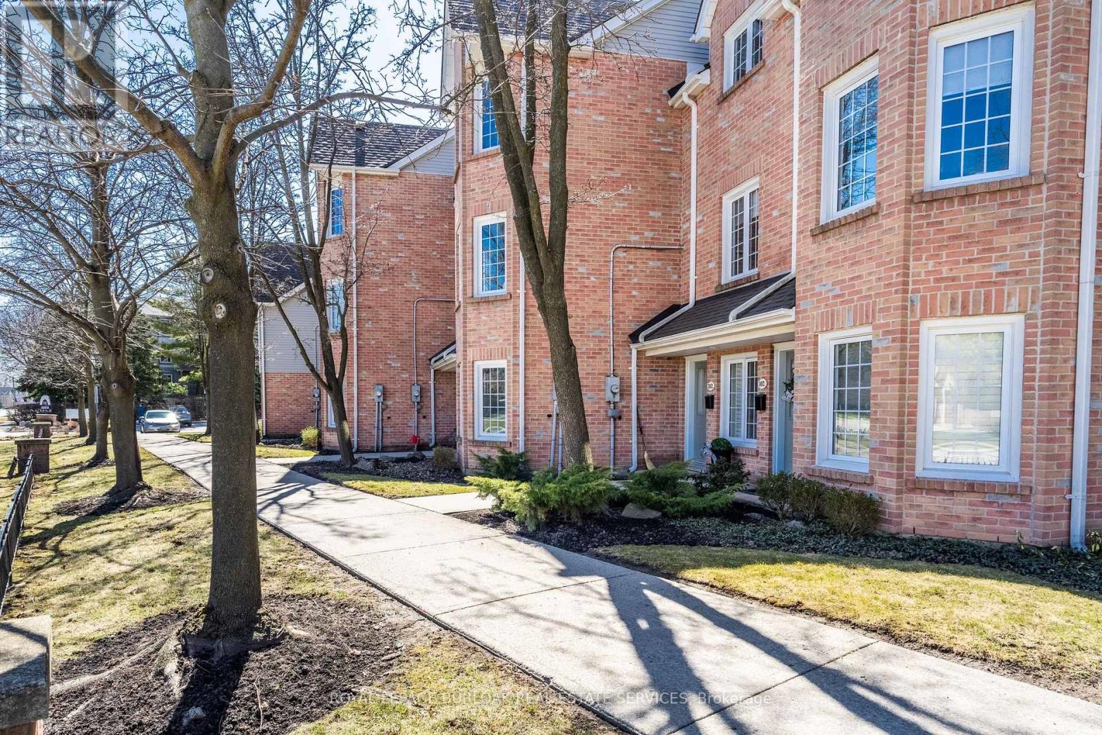 102 - 2110 Cleaver Avenue, Burlington (Headon), Ontario  L7M 3Z3 - Photo 3 - W12074271