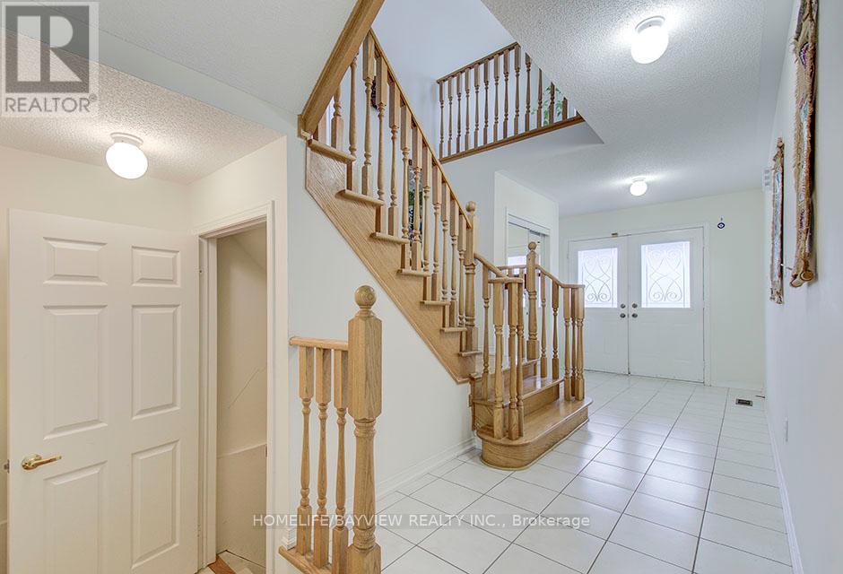 26 Hare Farm Gate, Whitchurch-Stouffville, Ontario  L4A 0Y6 - Photo 6 - N12073995