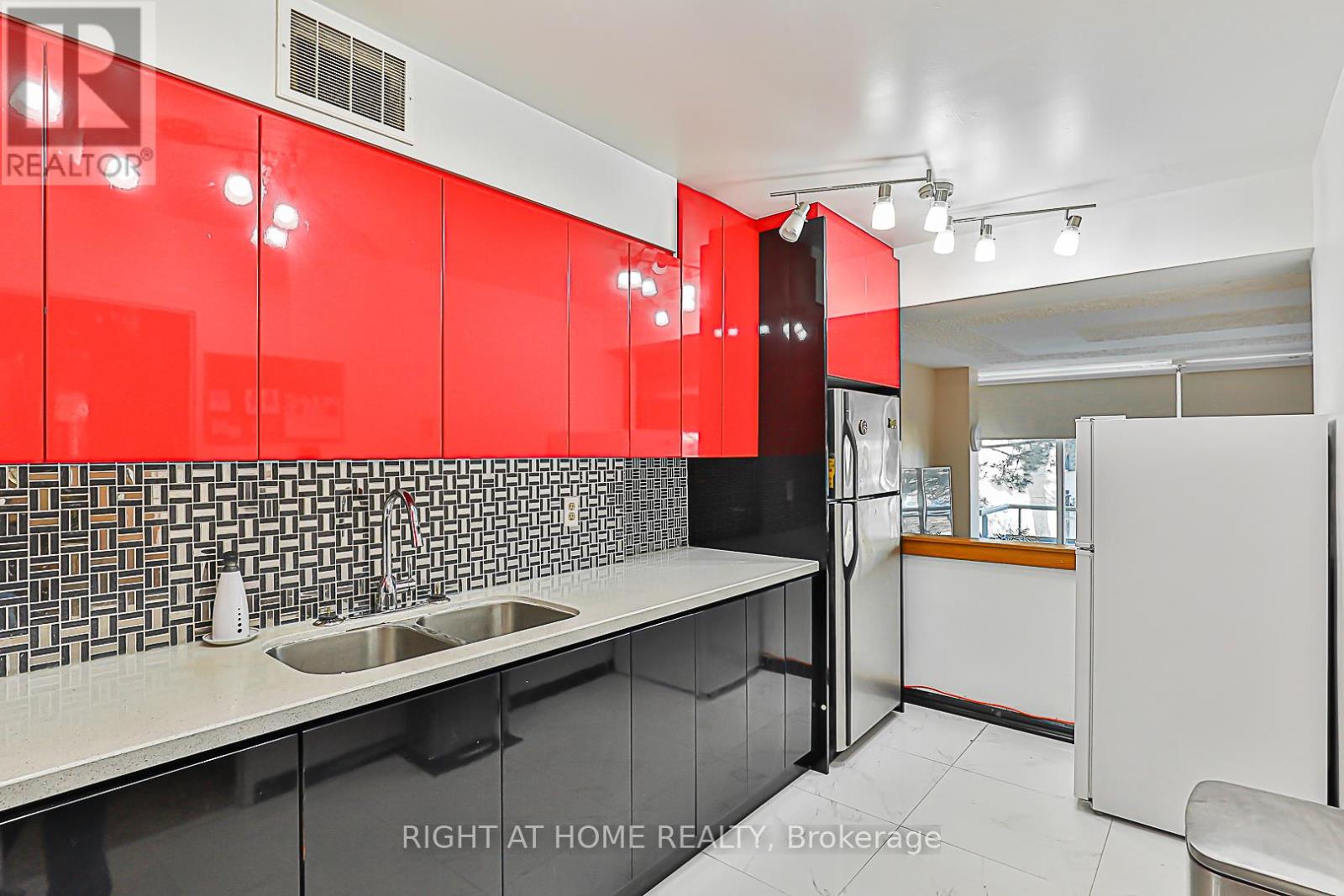 212 - 19 Four Winds Drive, Toronto (York University Heights), Ontario  M3J 2S9 - Photo 11 - W12074397