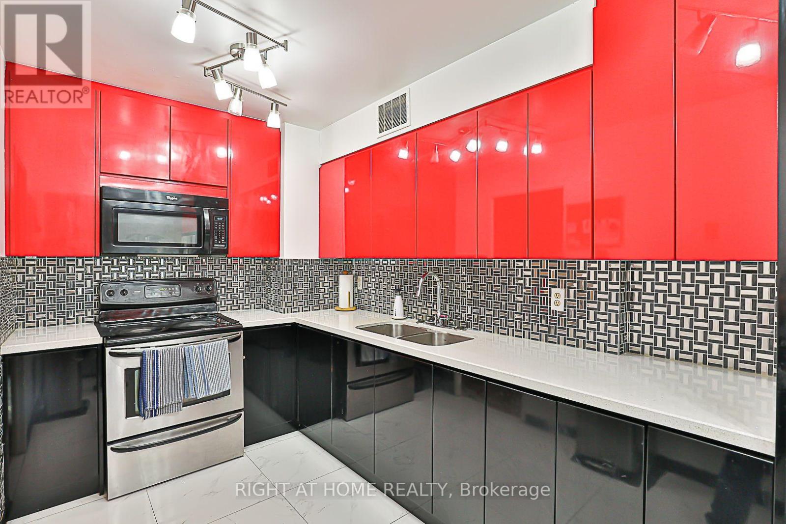 212 - 19 Four Winds Drive, Toronto (York University Heights), Ontario  M3J 2S9 - Photo 12 - W12074397