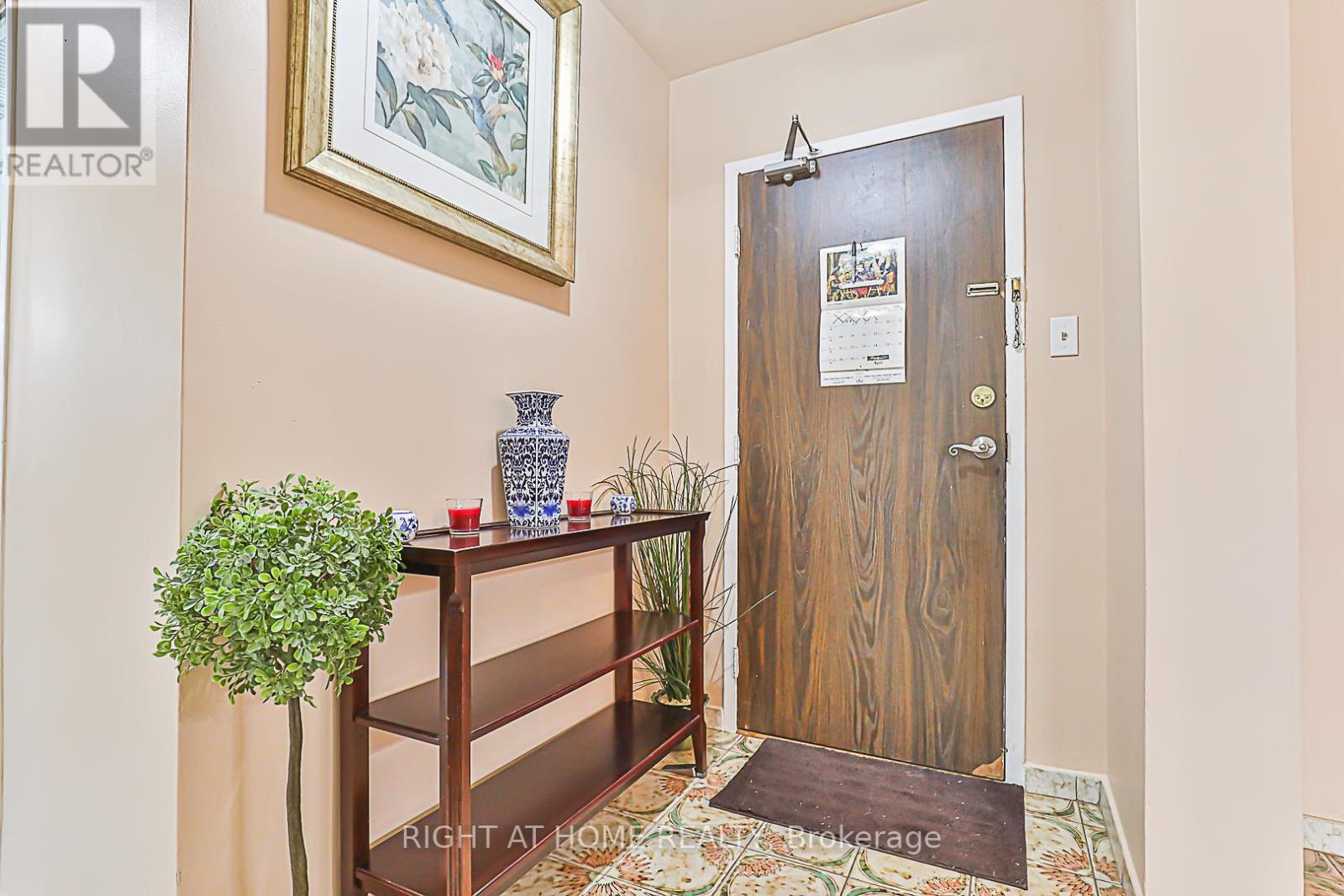 212 - 19 Four Winds Drive, Toronto (York University Heights), Ontario  M3J 2S9 - Photo 5 - W12074397