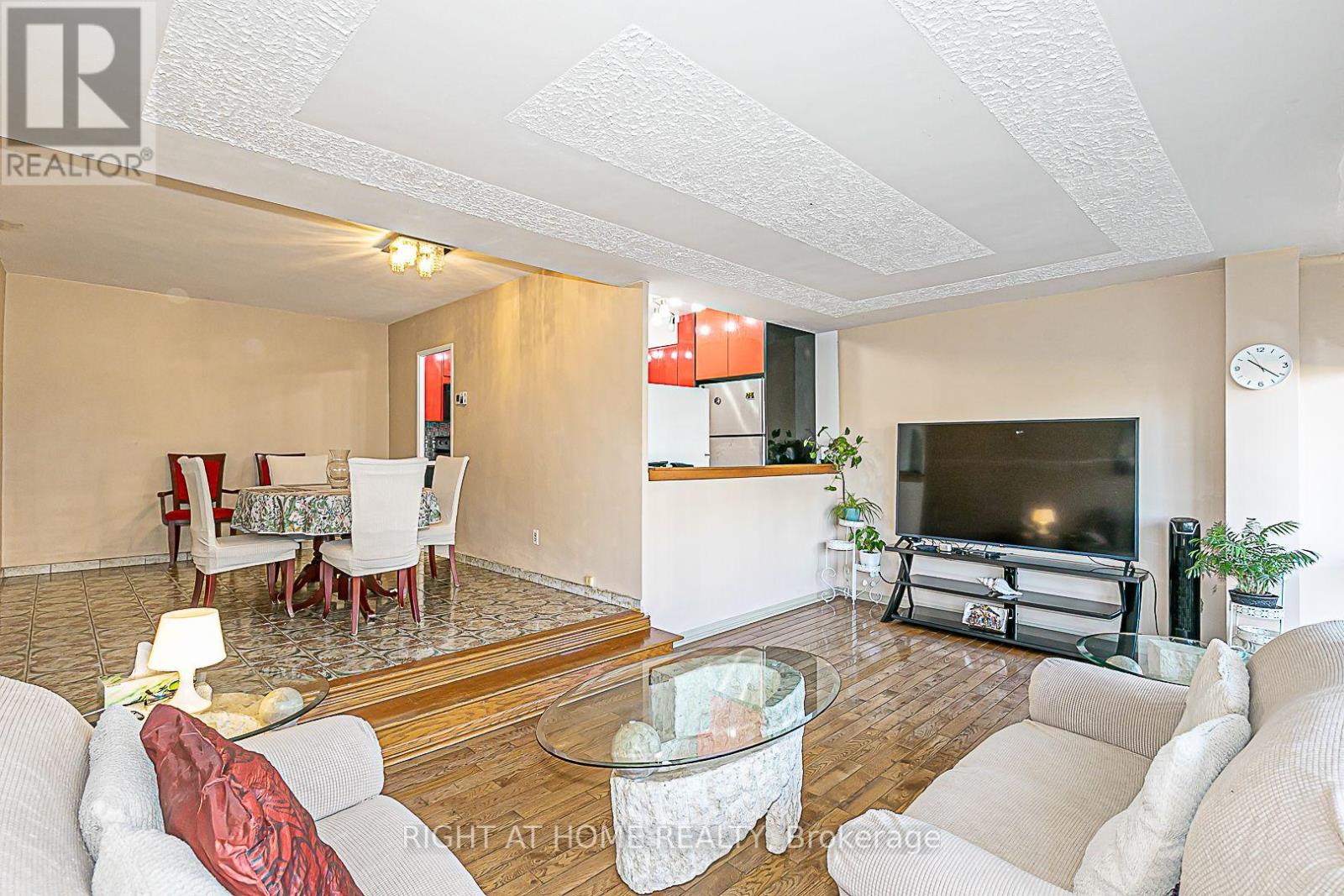 212 - 19 Four Winds Drive, Toronto (York University Heights), Ontario  M3J 2S9 - Photo 9 - W12074397