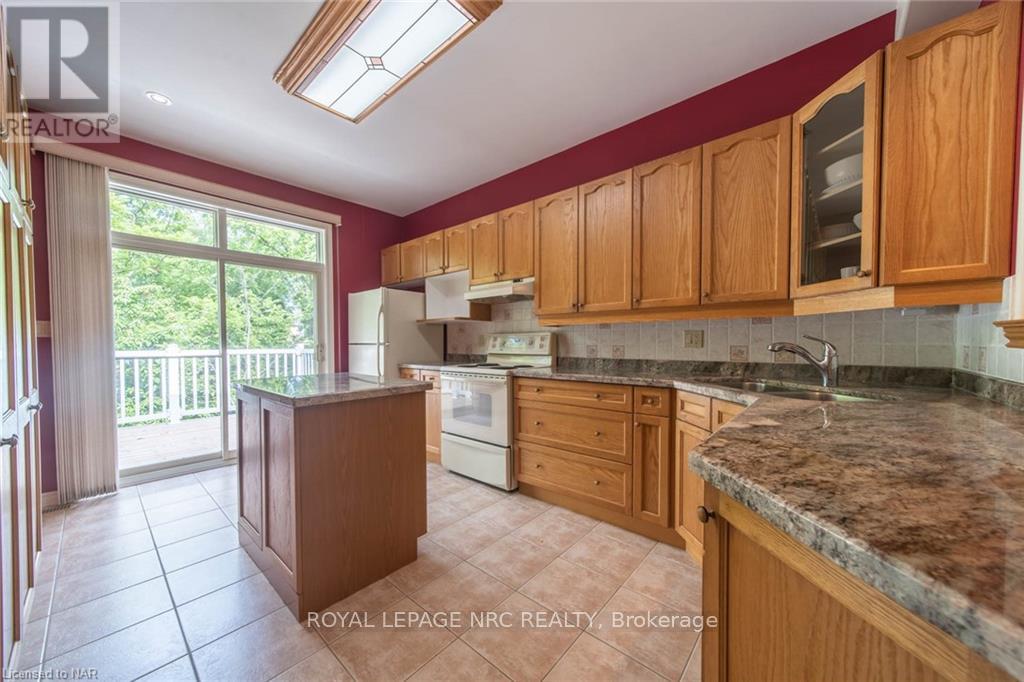 25 - 174 Martindale Road, St. Catharines (453 - Grapeview), Ontario  L2S 3Z9 - Photo 5 - X12074547