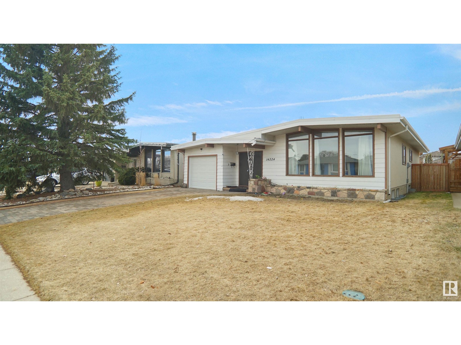 Property at 14224 83 ST NW image 2