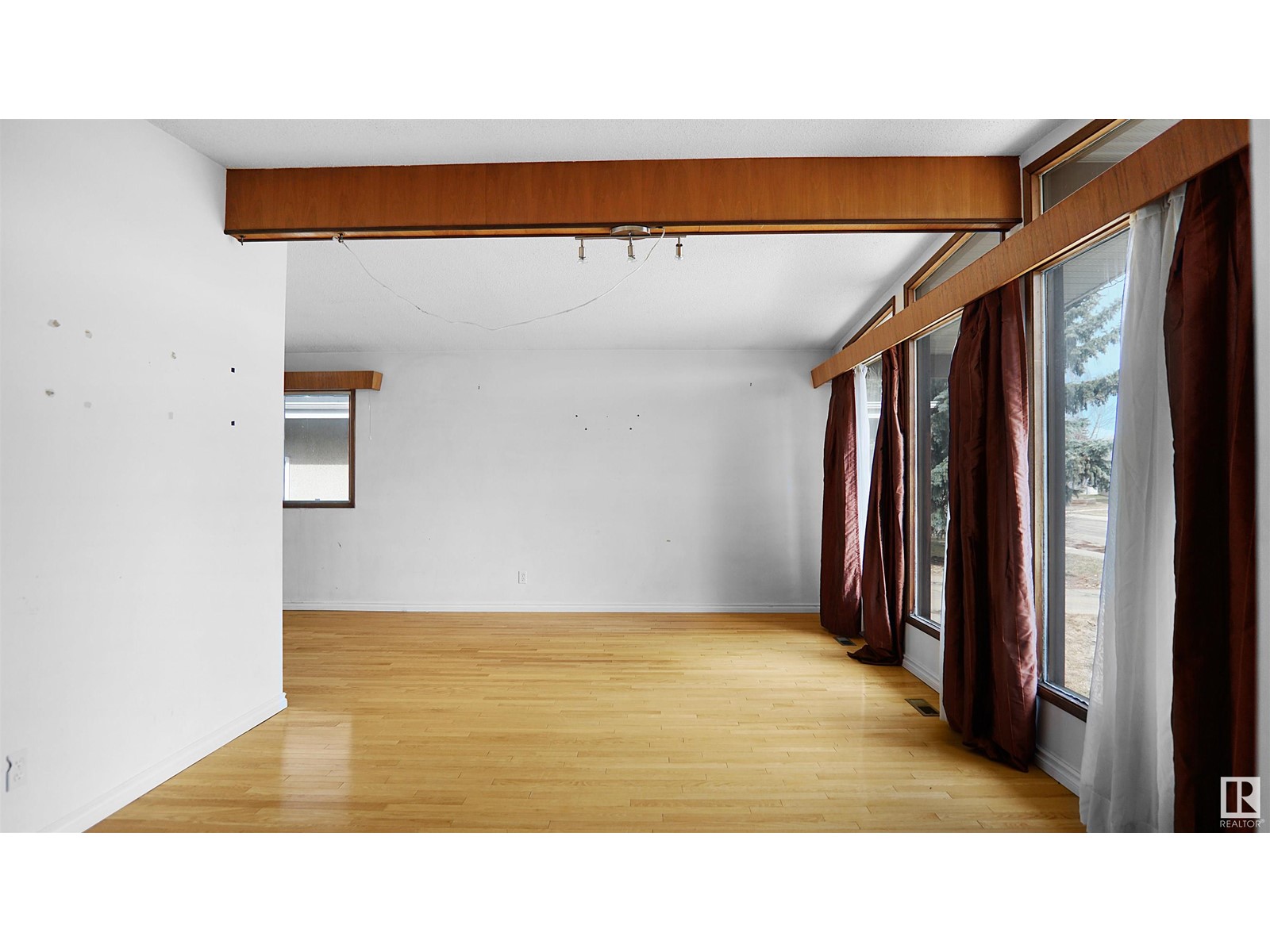Property at 14224 83 ST NW image 5