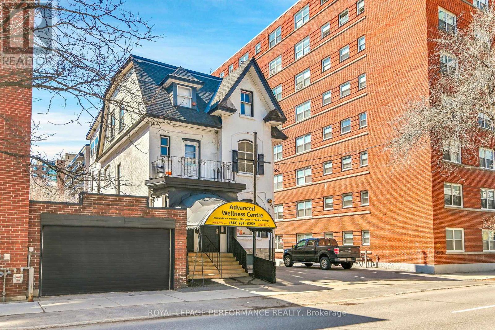 200 Metcalfe Street, Ottawa, Ontario  K2P 1P7 - Photo 2 - X12069042