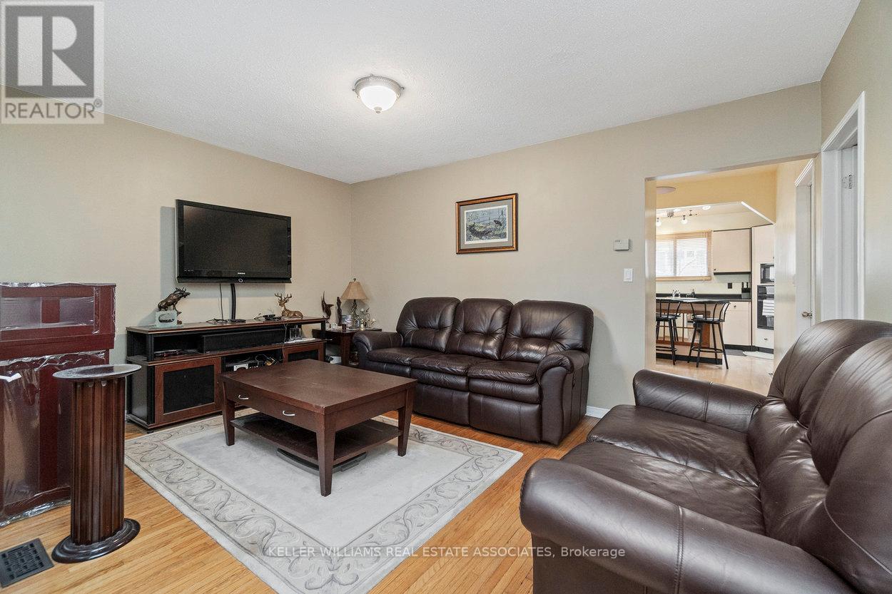 Property at 64 EAGLEWOOD BOULEVARD image 5