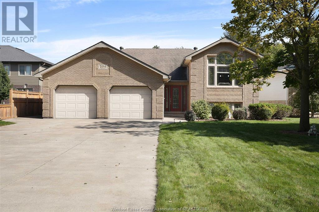 Property at 206 BEECHWOOD image 1