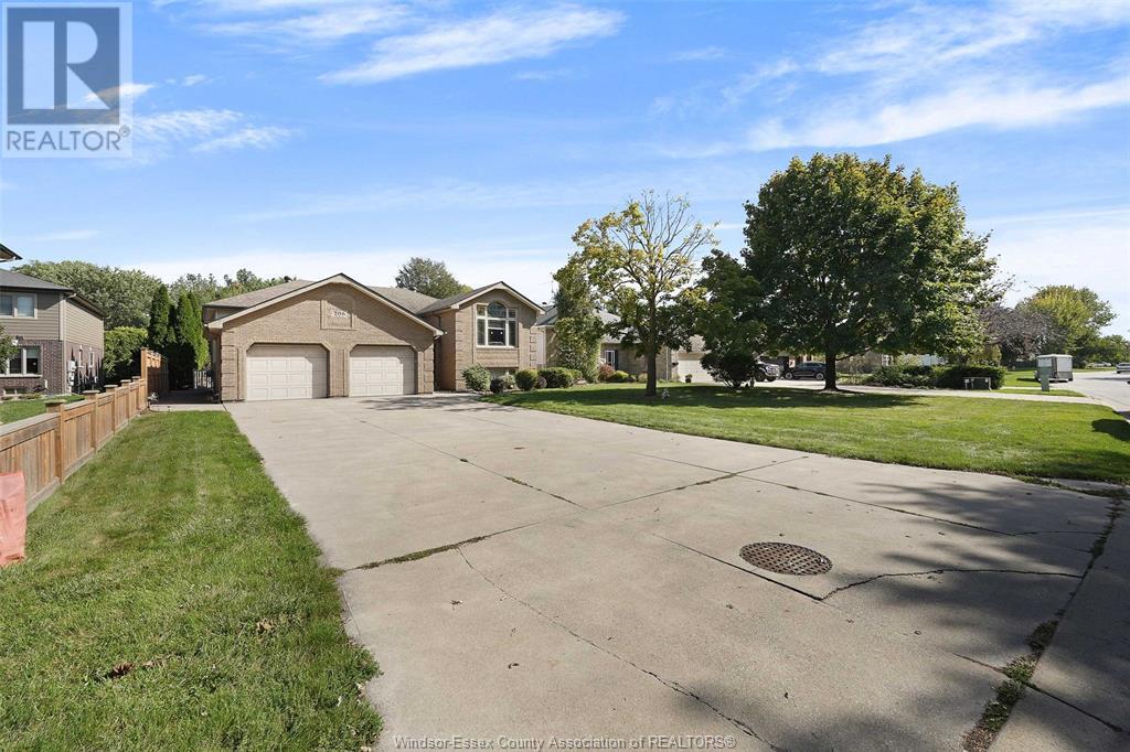 Property at 206 BEECHWOOD image 2