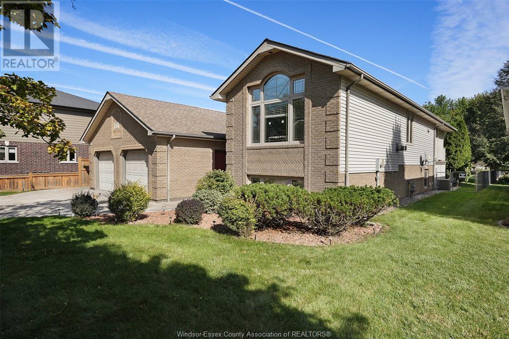 Property at 206 BEECHWOOD image 3