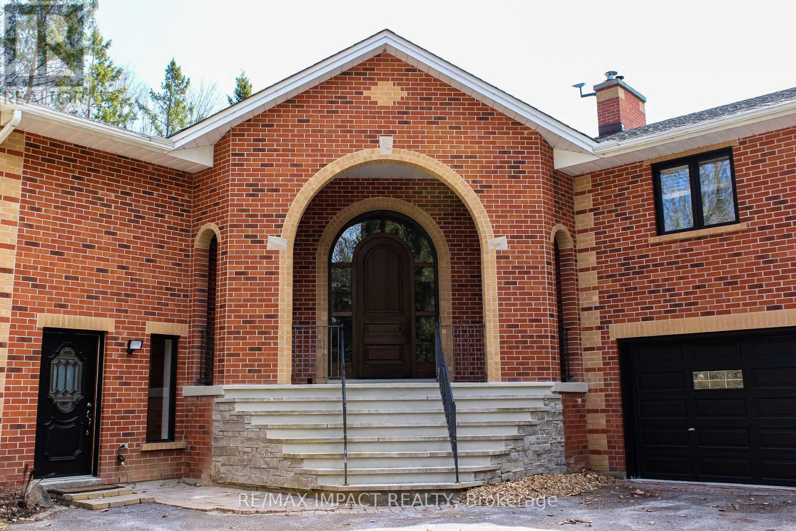 Property at 215 RAGLAN ROAD W image 3