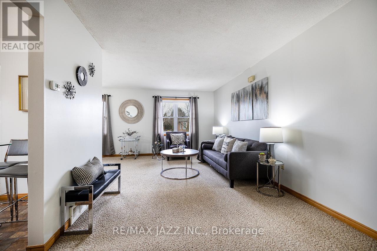 Property at 305 MARY STREET W image 3