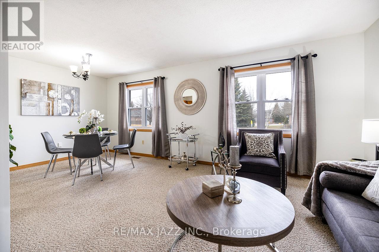 Property at 305 MARY STREET W image 4