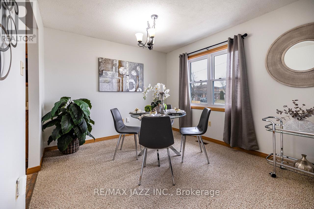 Property at 305 MARY STREET W image 5