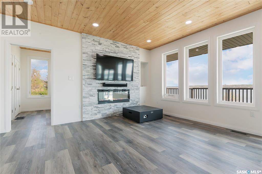 Property at 1501 Willow AVENUE image 5
