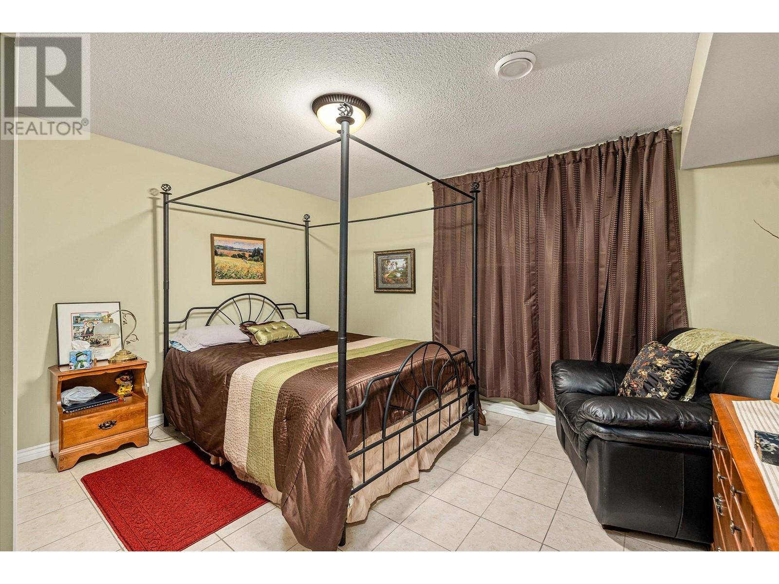 Property at 3736 Carrall Road image 2