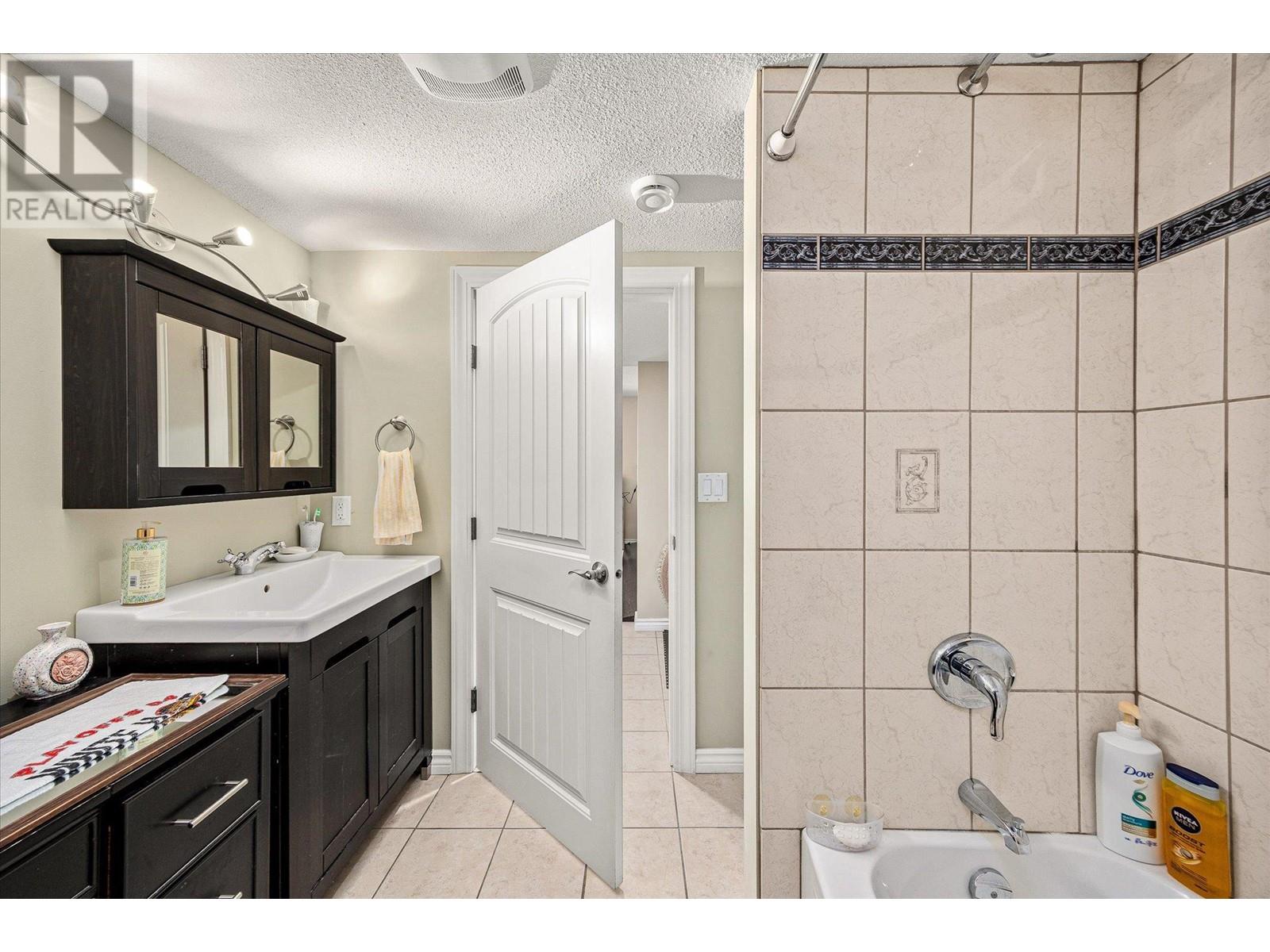 Property at 3736 Carrall Road image 3