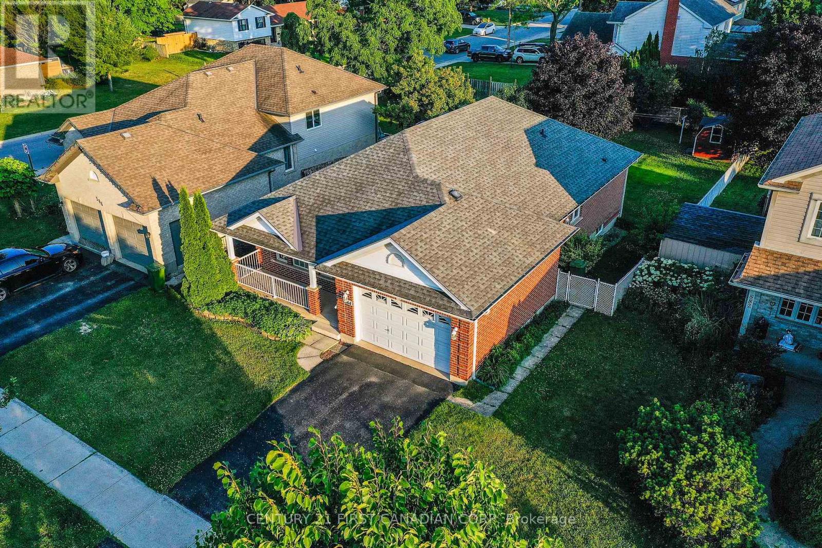 584 Wellington Street, St. Thomas, Ontario  N5R 6E1 - Photo 3 - X12074605