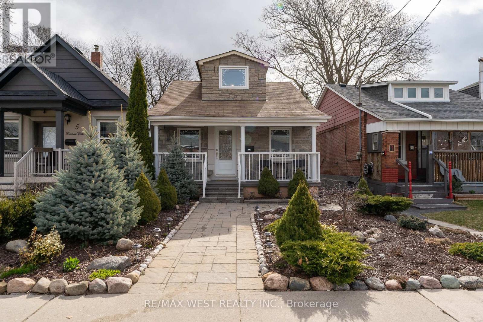 Property at 7 BERNICE CRESCENT image 1