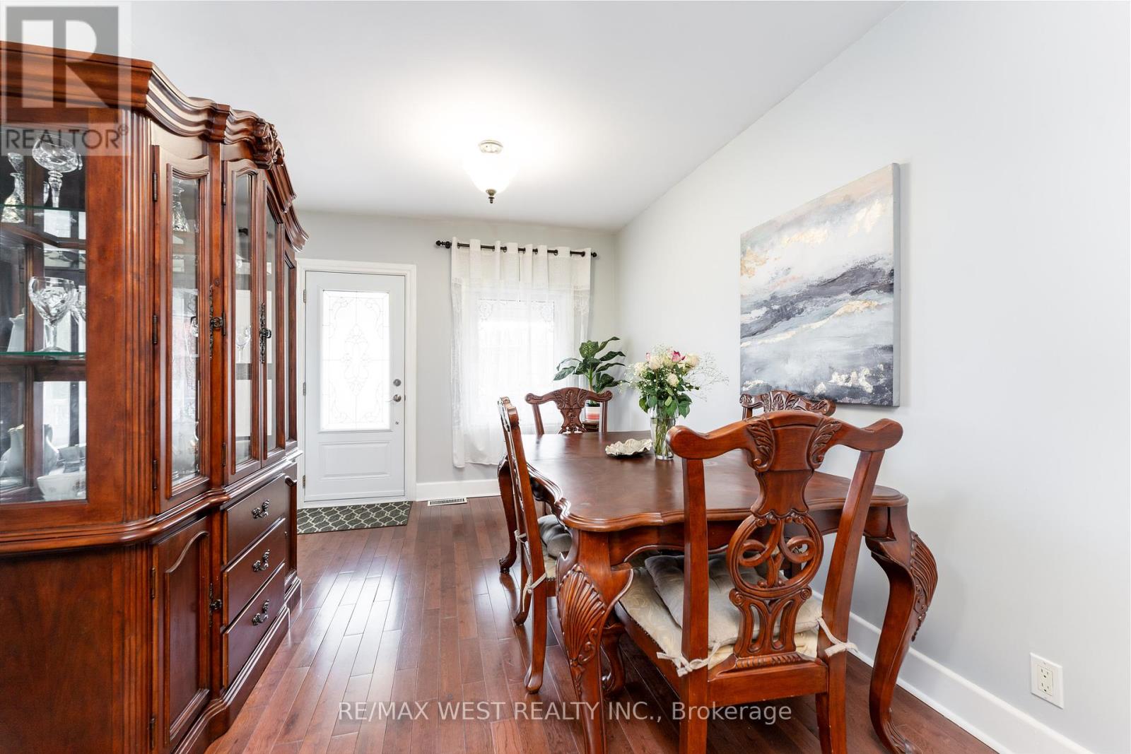7 Bernice Crescent, Toronto (Rockcliffe-Smythe), Ontario  M6N 1W7 - Photo 11 - W12074523