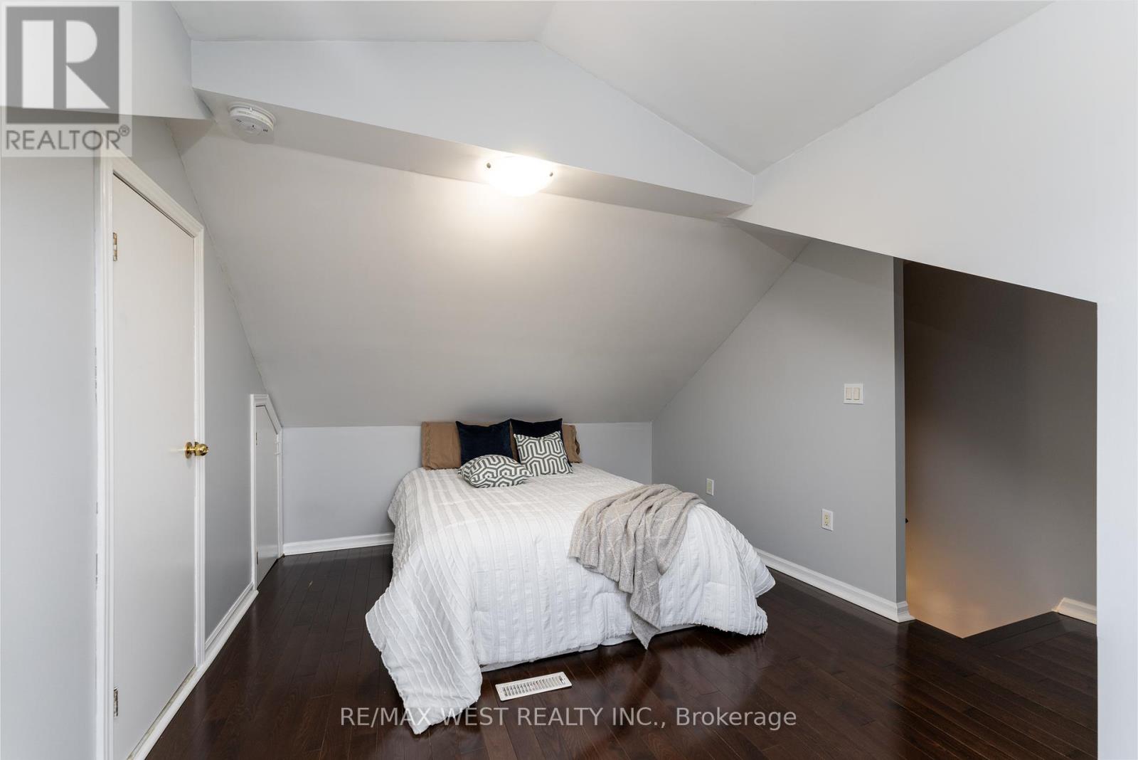 7 Bernice Crescent, Toronto (Rockcliffe-Smythe), Ontario  M6N 1W7 - Photo 19 - W12074523