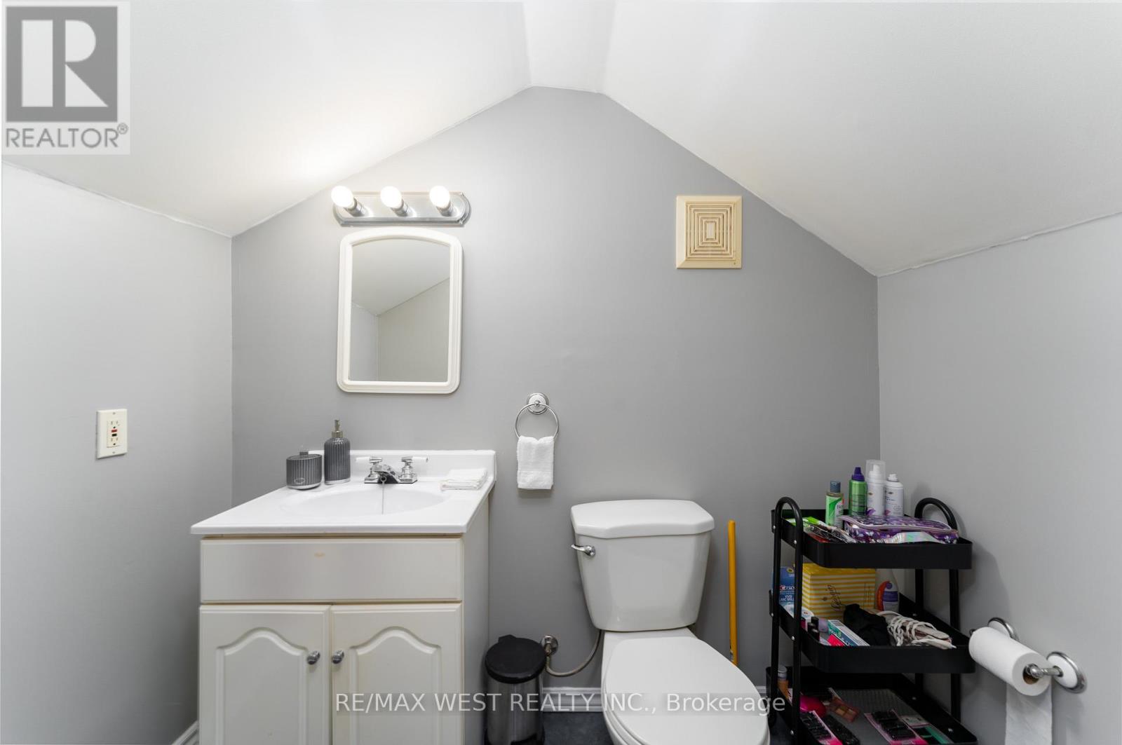 7 Bernice Crescent, Toronto (Rockcliffe-Smythe), Ontario  M6N 1W7 - Photo 21 - W12074523