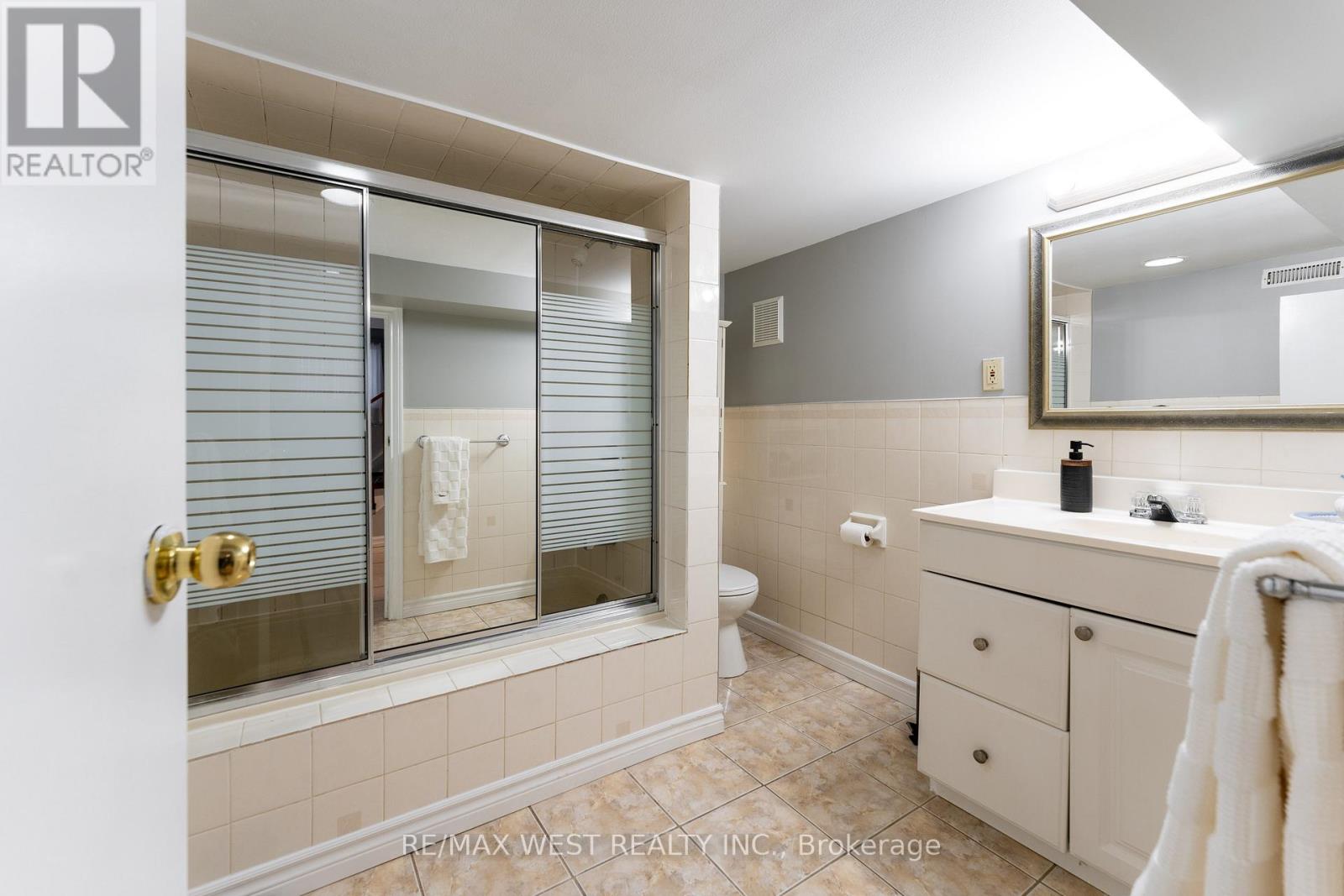 7 Bernice Crescent, Toronto (Rockcliffe-Smythe), Ontario  M6N 1W7 - Photo 22 - W12074523