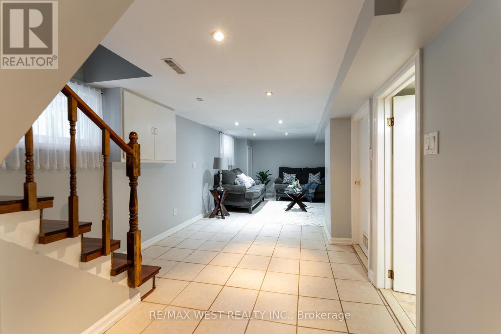 7 Bernice Crescent, Toronto (Rockcliffe-Smythe), Ontario  M6N 1W7 - Photo 25 - W12074523