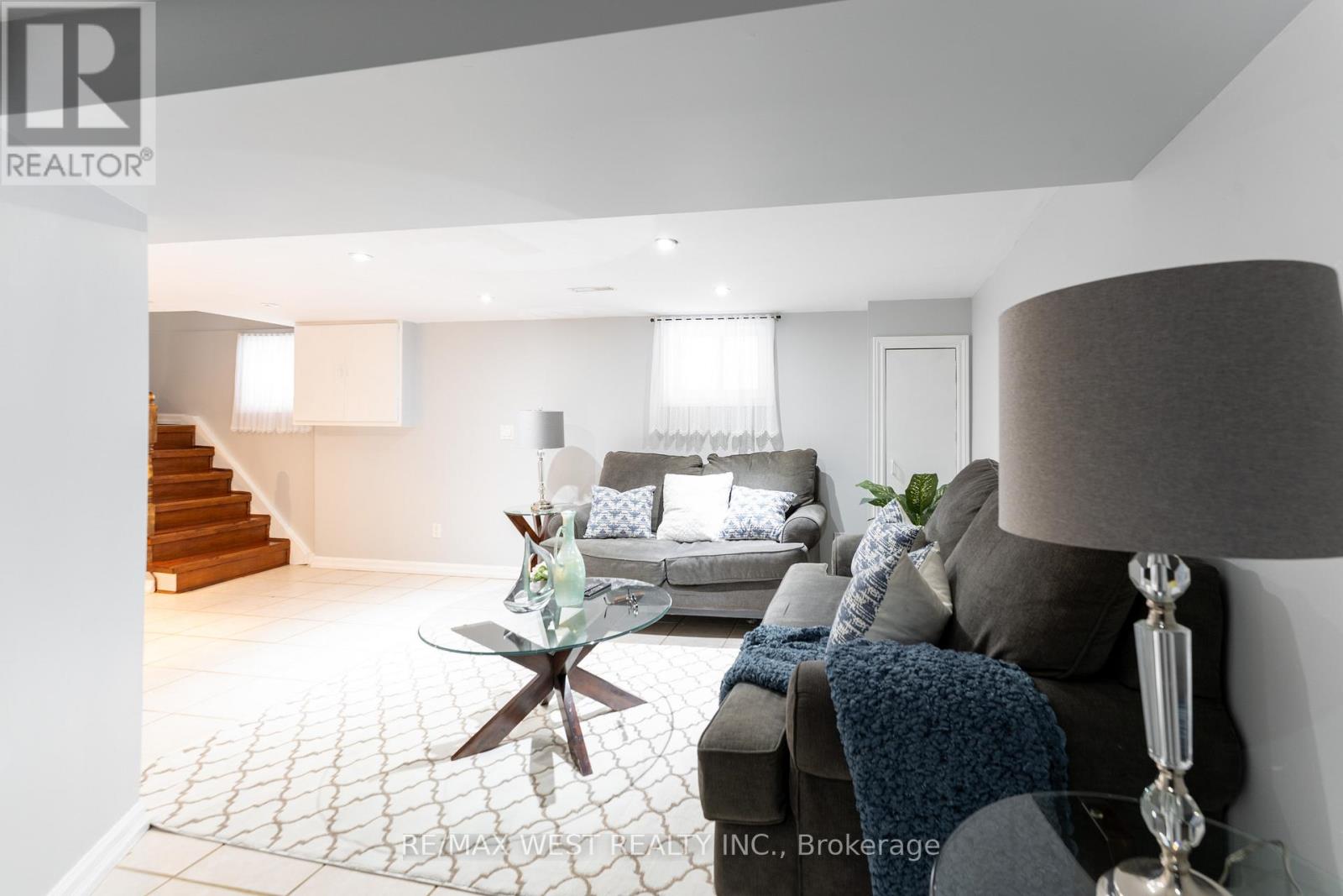 7 Bernice Crescent, Toronto (Rockcliffe-Smythe), Ontario  M6N 1W7 - Photo 27 - W12074523