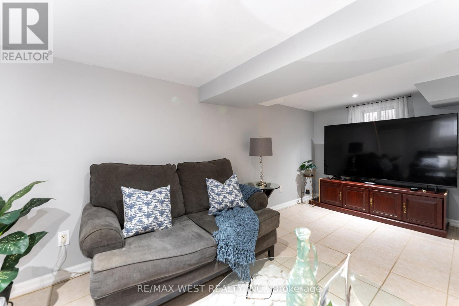 7 Bernice Crescent, Toronto (Rockcliffe-Smythe), Ontario  M6N 1W7 - Photo 28 - W12074523