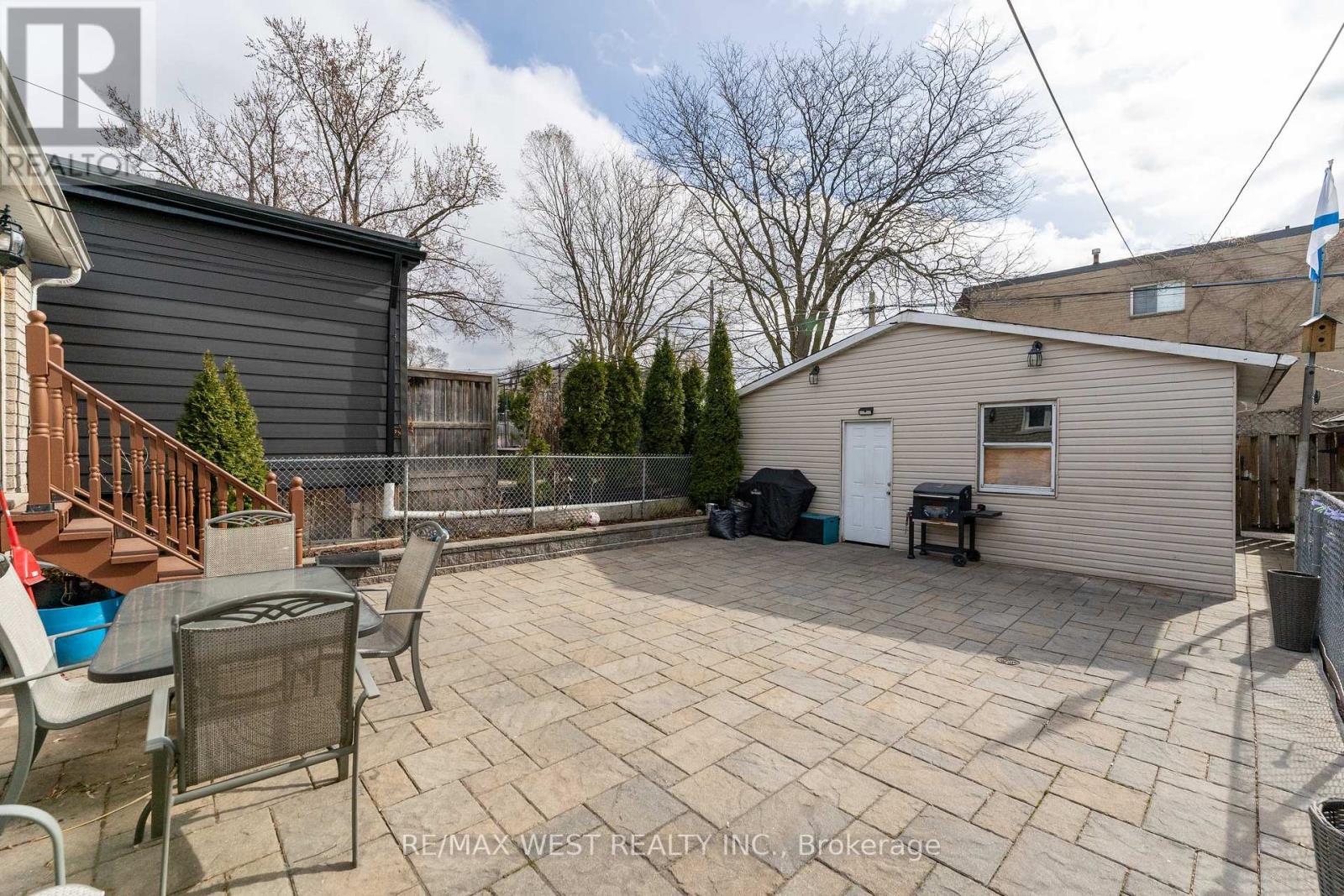 7 Bernice Crescent, Toronto (Rockcliffe-Smythe), Ontario  M6N 1W7 - Photo 32 - W12074523