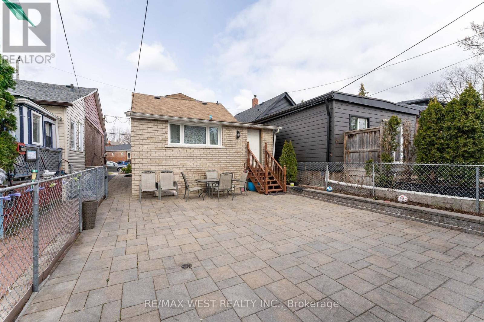 7 Bernice Crescent, Toronto (Rockcliffe-Smythe), Ontario  M6N 1W7 - Photo 33 - W12074523