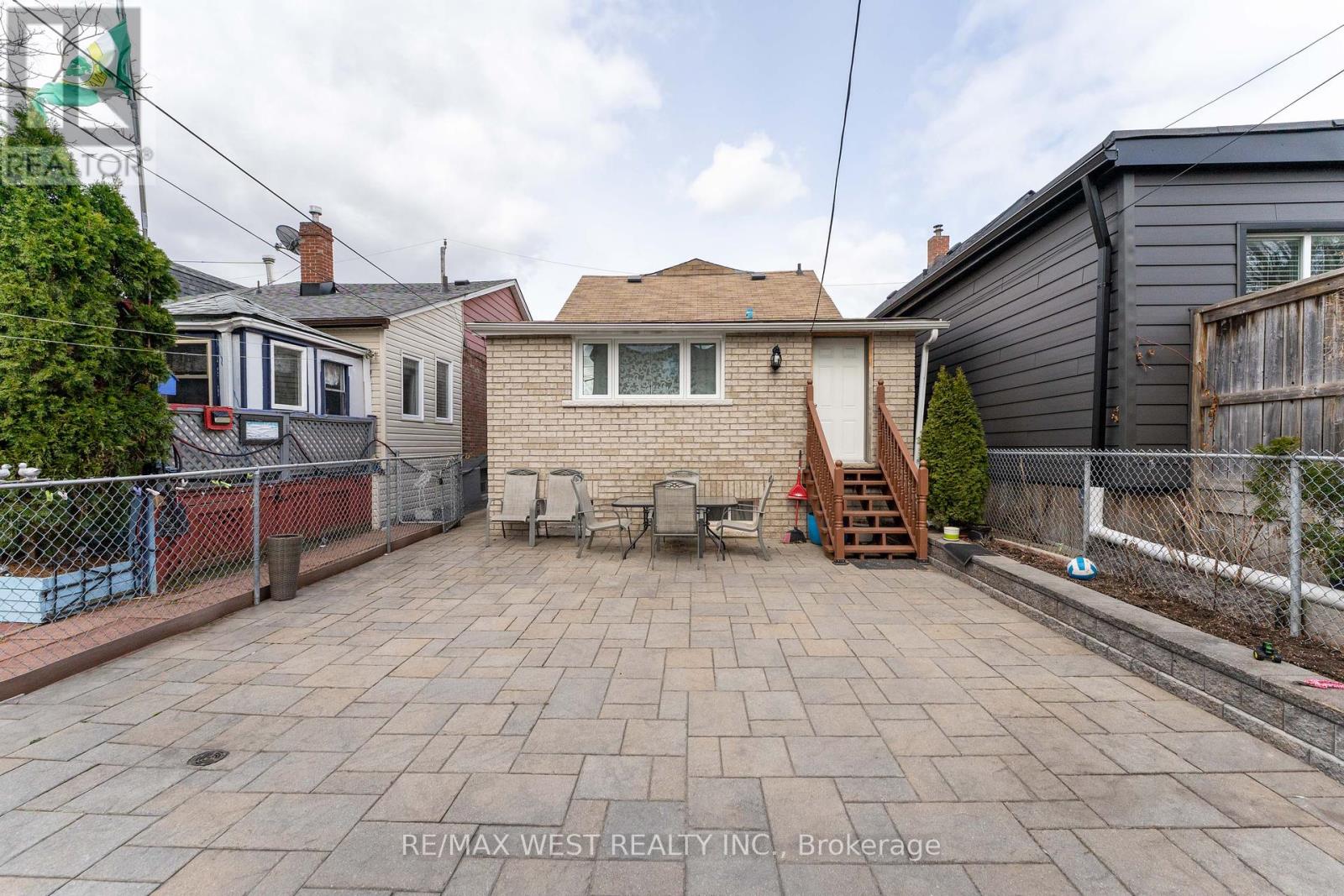 7 Bernice Crescent, Toronto (Rockcliffe-Smythe), Ontario  M6N 1W7 - Photo 34 - W12074523