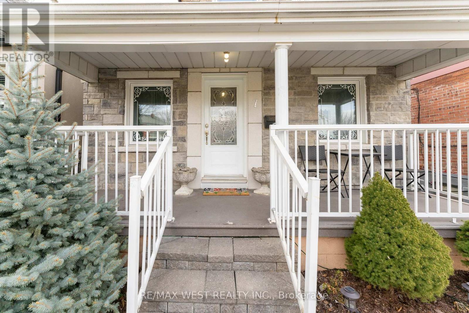 Property at 7 BERNICE CRESCENT image 5
