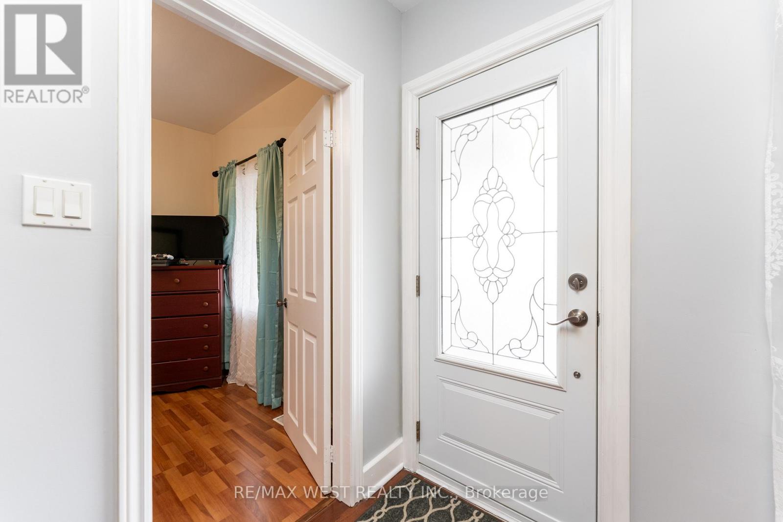 7 Bernice Crescent, Toronto (Rockcliffe-Smythe), Ontario  M6N 1W7 - Photo 8 - W12074523