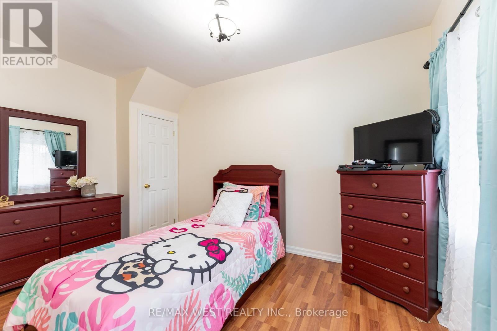 7 Bernice Crescent, Toronto (Rockcliffe-Smythe), Ontario  M6N 1W7 - Photo 9 - W12074523