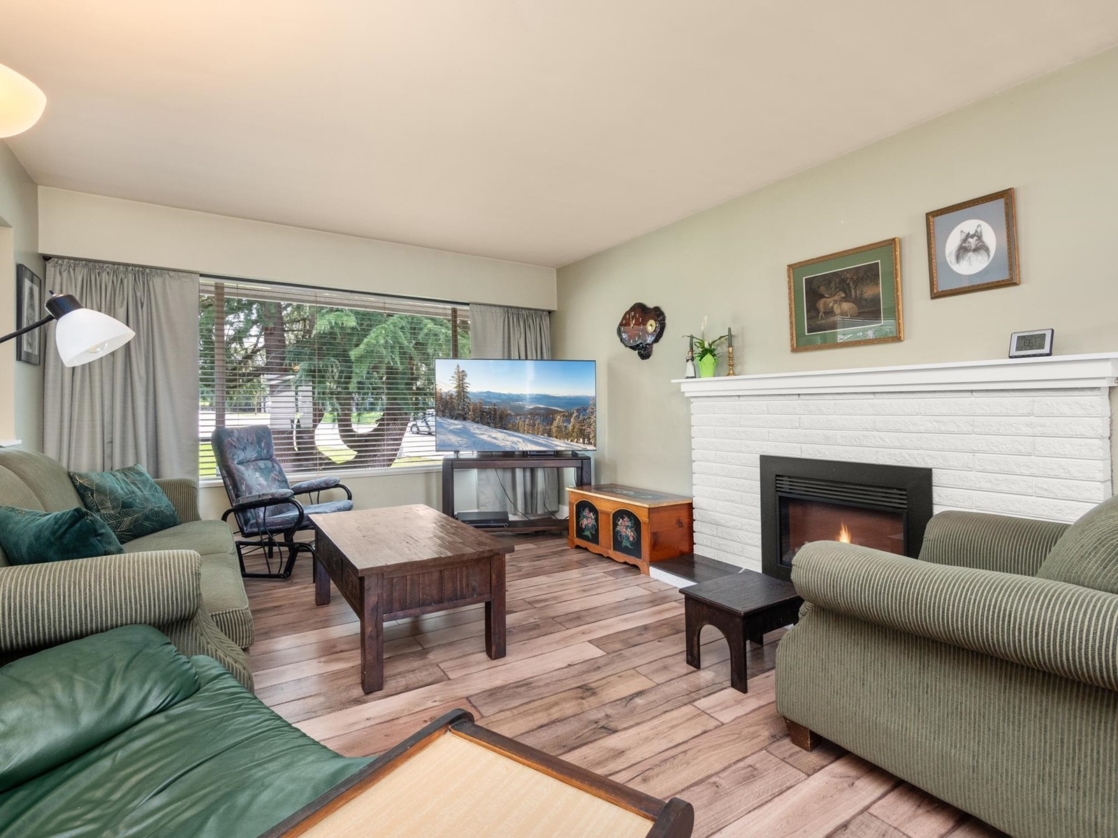 Property at 9418 DAWSON CRESCENT image 2