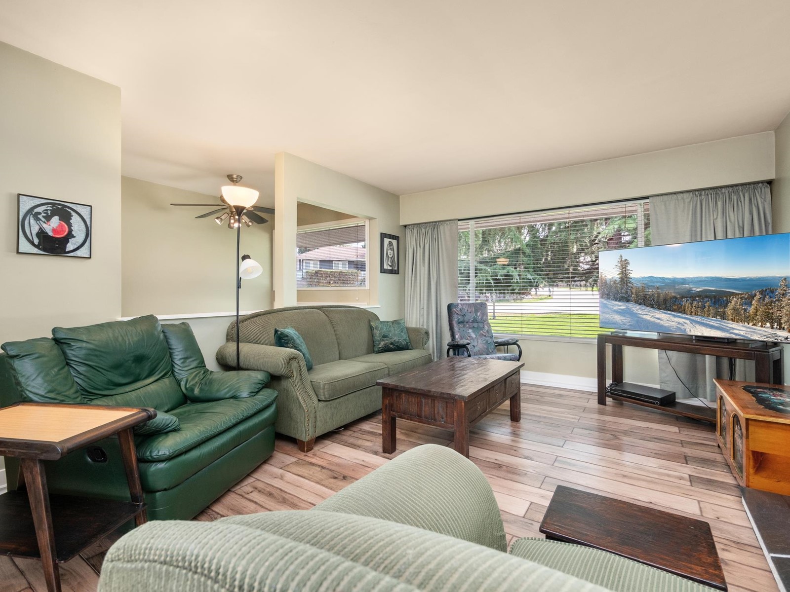 Property at 9418 DAWSON CRESCENT image 3