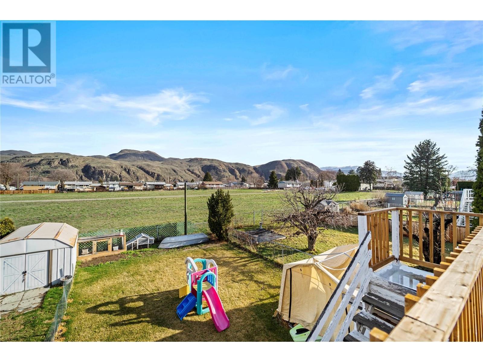 Property at 2646 YOUNG Place image 4