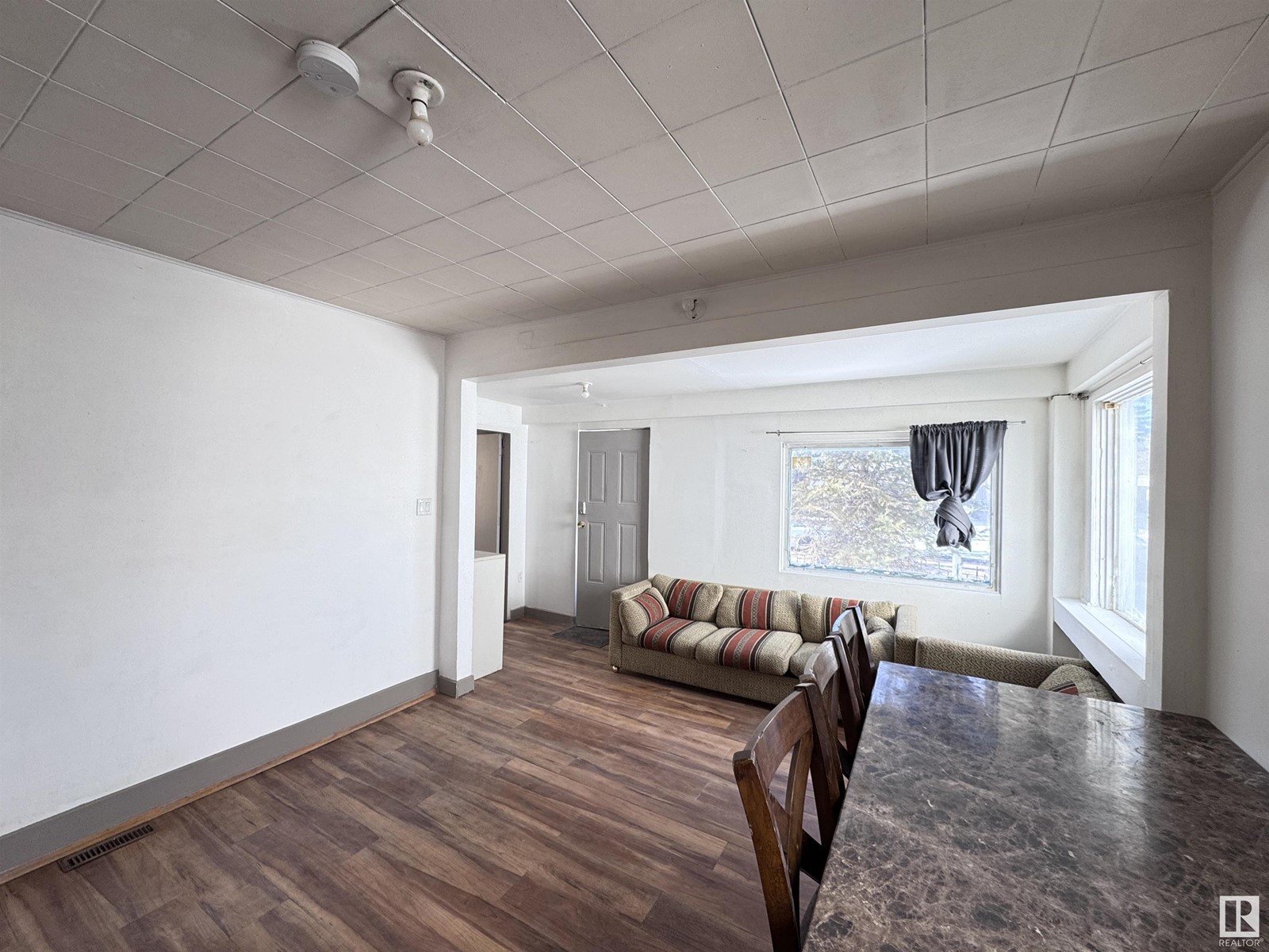 Property at 11823 79 ST NW image 5