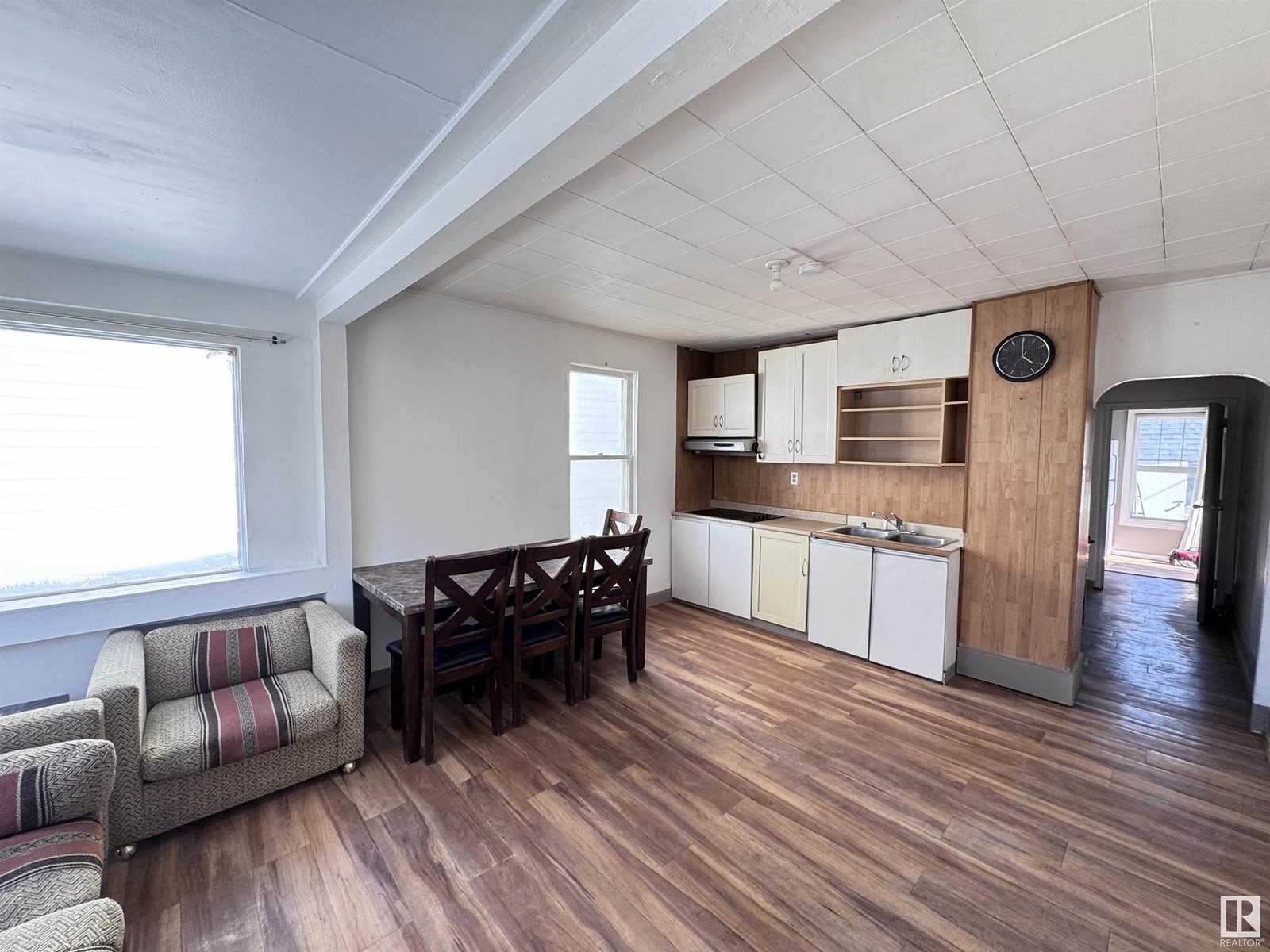 Property at 11823 79 ST NW image 2