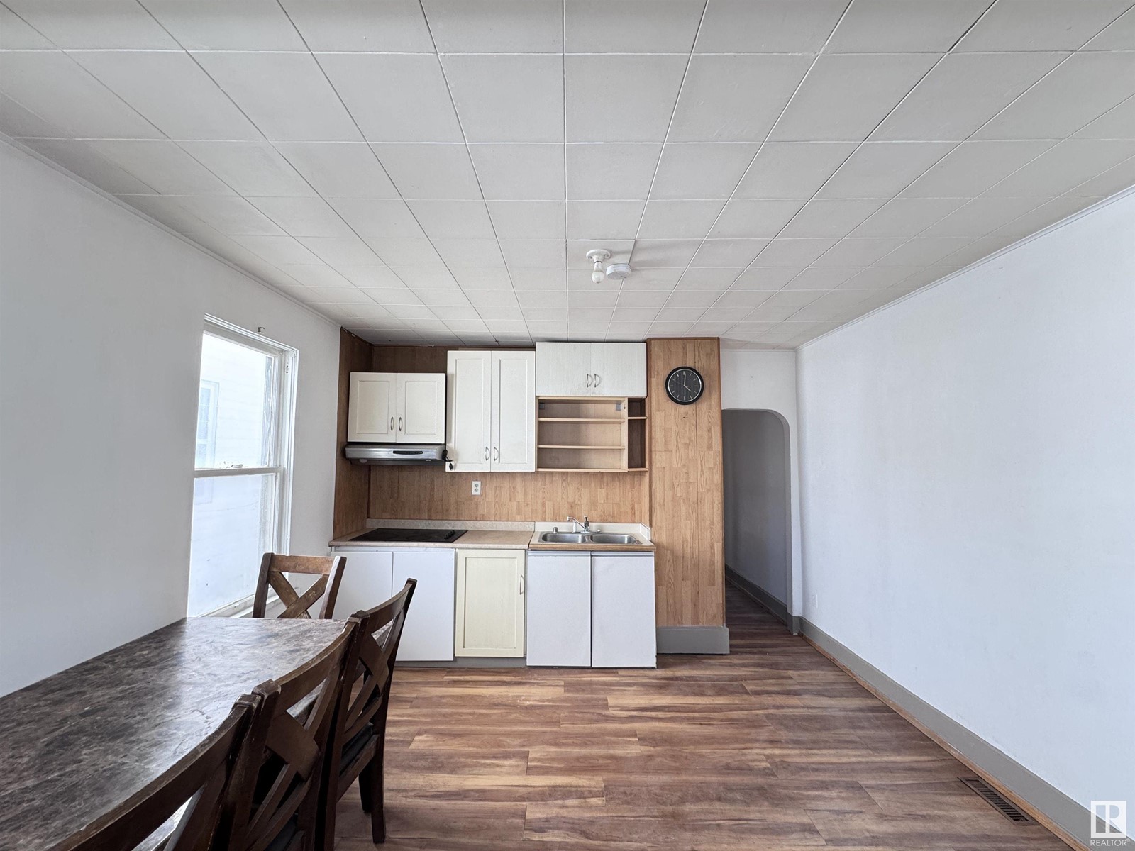 Property at 11823 79 ST NW image 4